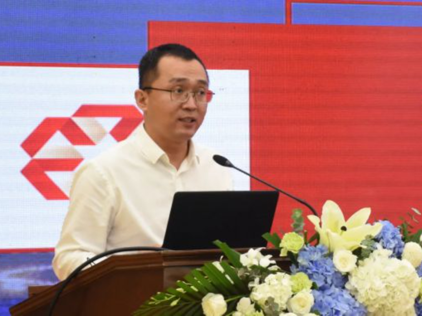 10月14日-16日，中国海装以“中国船舶风电组团”的品牌新形象展出，汇集包含海装在内的集团风电事业群成员单位24家。！